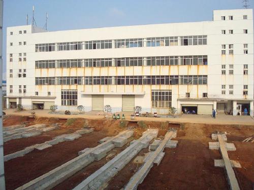 67楼房平移利用了拖换工程原理以及整体拖动技术,在其不改变整体