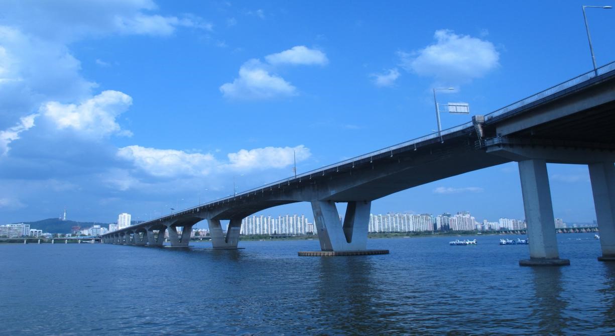 从众多桥梁坍塌事件中，意识到河北桥梁加固施工方案的重要性。