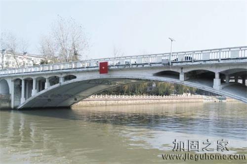 经过多次维修加固的徐凝门桥“退役”，功成身退