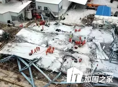 福建在建房坍塌事故致5死13伤，房屋安全事故何时休