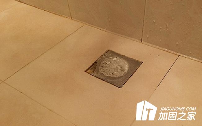 如何处理卫生间地板渗水问题?