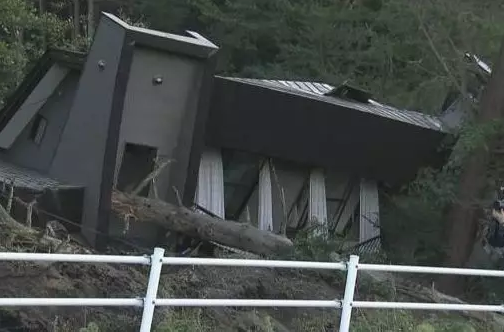 造成路面塌陷