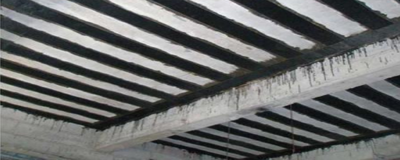 碳纤维楼房加固是在楼板的上面还是下面?