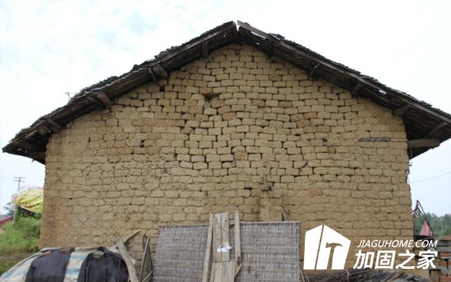 土石墙房屋如何进行加固呢?