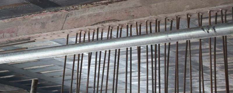 在外包钢加固梁柱时，如何加固处理?