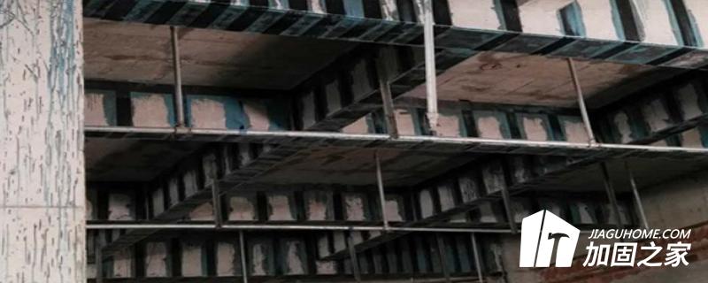采用碳纤维布如何粘贴，才能对砌体结构起到相应的抗震加固效果呢?