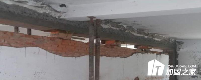 采用增大截面加固法来加固房屋墙体