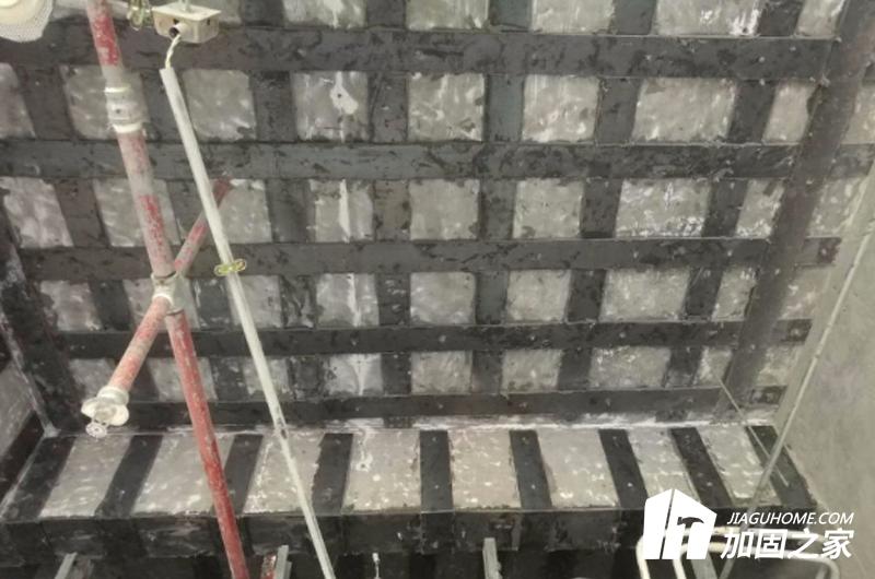 粘钢加固钢板的受力方式