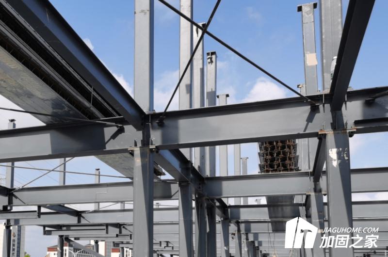 尽量降低钢结构厂房原来结构承载能力