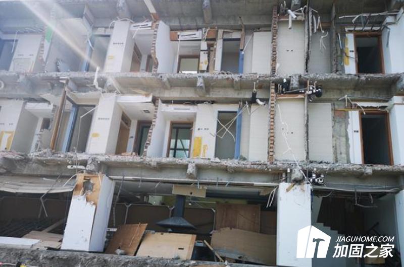 对建筑物现场做好慎重的勘探作业