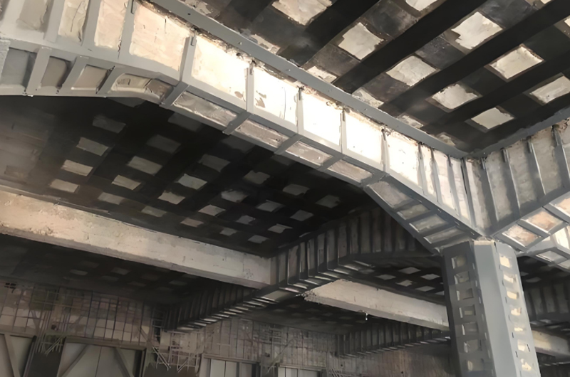 采取多种措施来减少对建筑正常使用的影响