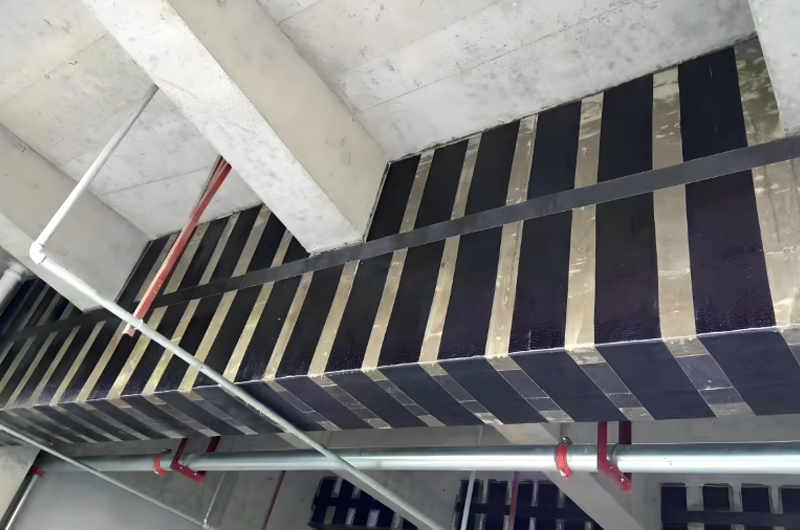 梁黏贴碳纤维材料加固