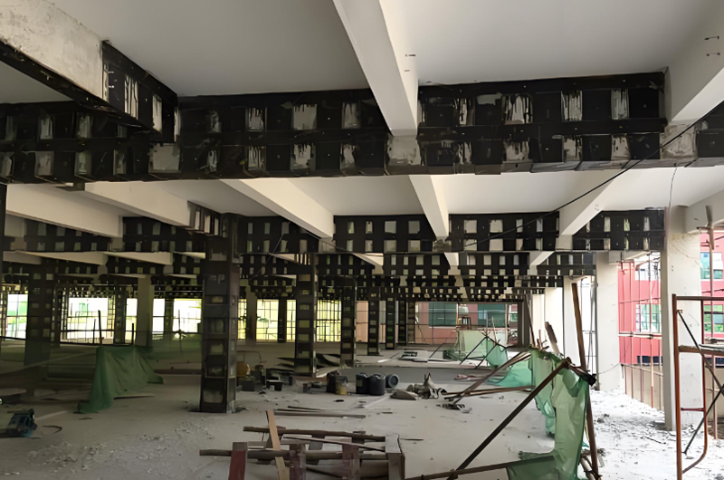 抗震加固为建筑穿上“防震铠甲”