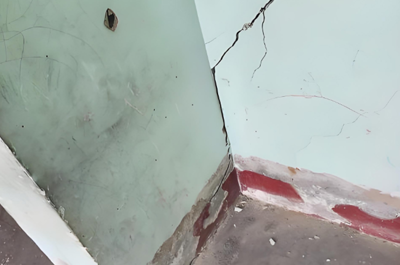 自建房地基沉降裂缝