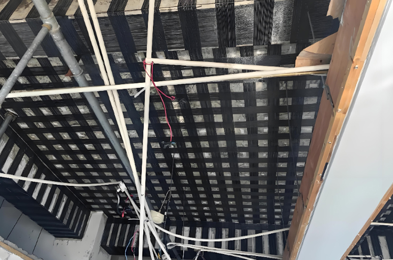 楼板粘贴纤维布加固法