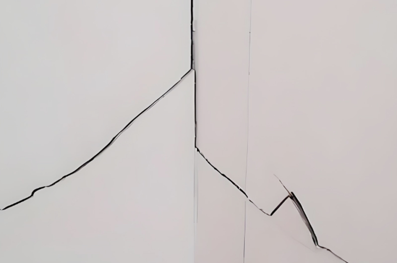 房屋下沉墙体开裂